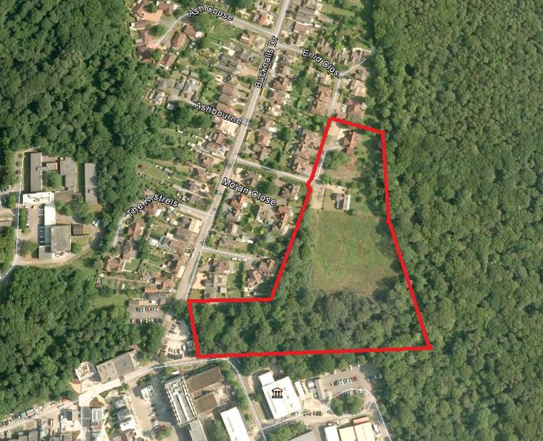 The Site Context The immediate locality includes the following elements: Nos 49a, 51a & 53a, Bucknalls Drive These 3 modern detached chalet bungalows, located to the