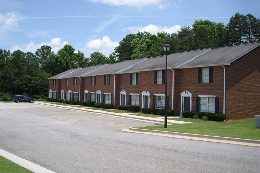 For Sale 103 Unit Complex 314 Pine Cone Trail Commerce, GA BANK OWNED For more information contact: 425 Spring St., #200 Gainesville, GA 30501 770.532.