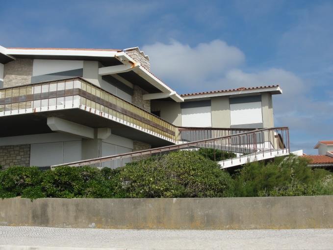 5) in São Pedro de Moel and in Ruben A. house in Carreço.