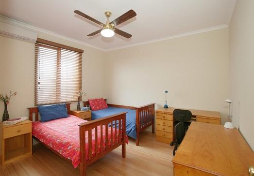 com Price per week: AUD 360-540 43 Rooms rooming house accommodation with live- in managers single or twin share rooms option for room with en suite bathroom Price per week: AUD 395 445 six single
