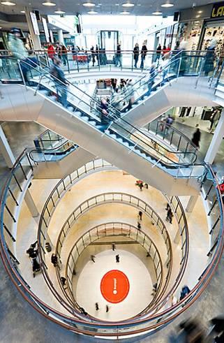 Kamppi HELSINKI, FINLAND The Kamppi project, the largest single project in Finland, is divided into three parts: a shopping center, an underground transport terminal and retail area, and a