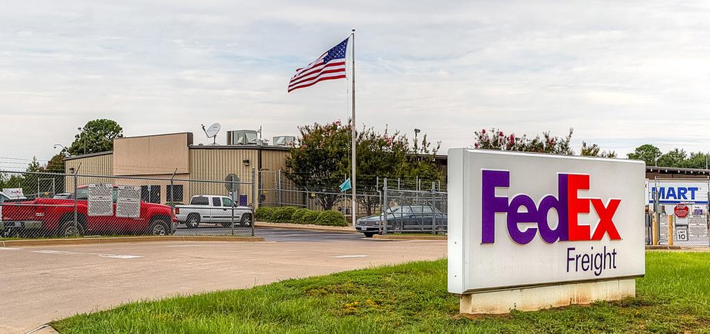 FedEx Freight employs over 40,000 team members and handles an average of 100,000+ shipments per day from a network of more than 370 service centers. 2017 REVENUE $6.