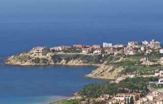 24 PROJECT FEATURES Leptos Akamantis Gardens Leptos Belvedere Villas POLIS CHRYSOCHOUS CHLORAKA VILLAGE Leptos Estates is proud to present its latest offer of fine living on the tranquil coast of