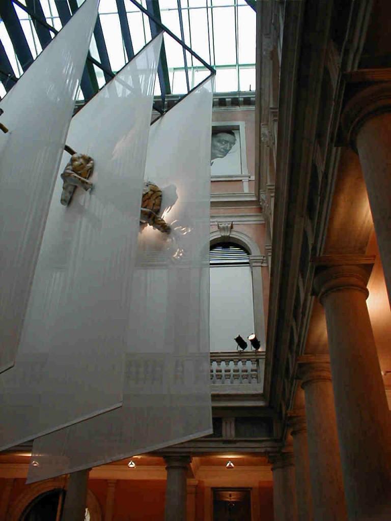 tone around the rich original decoration of the building elements 9-2005, Interior architect Tadao Ando lmattozz François Pinault photo: