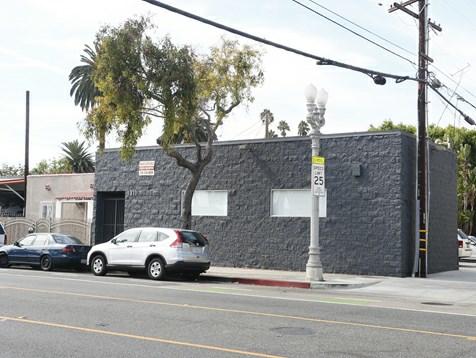 5 1311 Broadway, Santa Monica, CA 90404 Property Details Total Space Available 3,000 SF Rental Rate Mo $3.75 /SF/Mo Min. Divisible 3,000 SF Max.