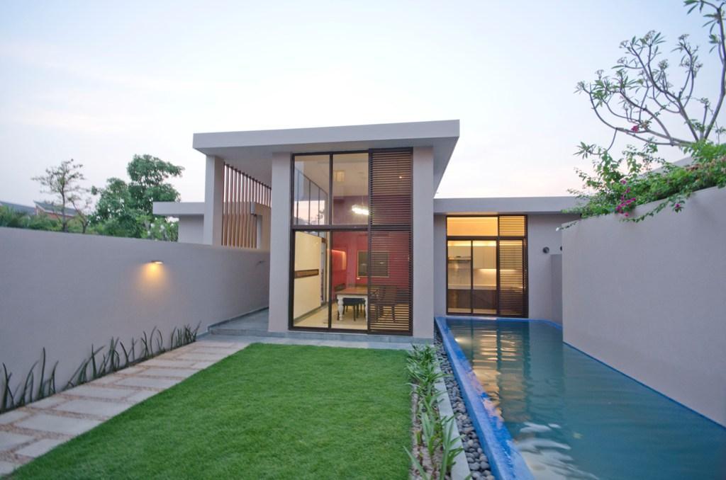 Architecturally minimalistic in design, these fully furnished and air conditioned villas