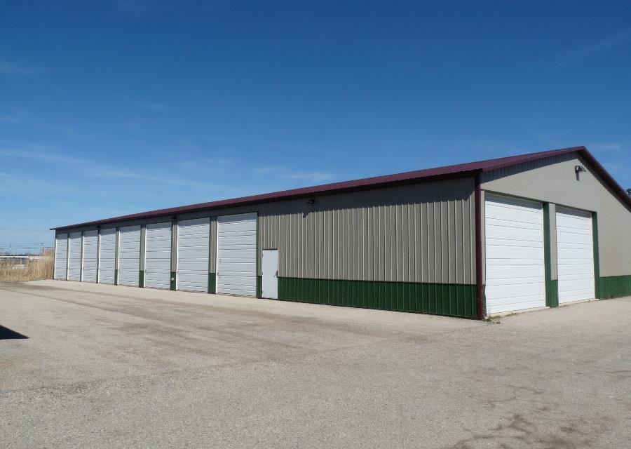 BUILDING 4 SIZE & RENT ROLL DETAILED FEATURES Built Construction Size Units Door Heights Pass-Thru Units End-Cap Unit Paved Electrical Inside Units Unit 61* Security Lights