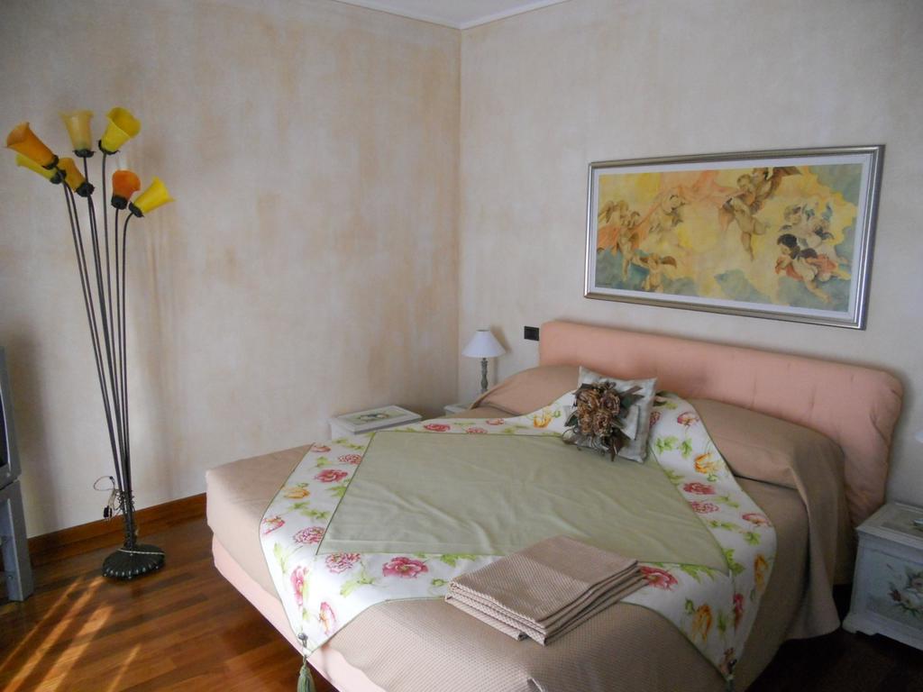 Large Bedrooms Location Description "Verbania, a garden on the lake": this is the image of itself with which Verbania, in its marvellous natural setting on the Borromean Gulf.