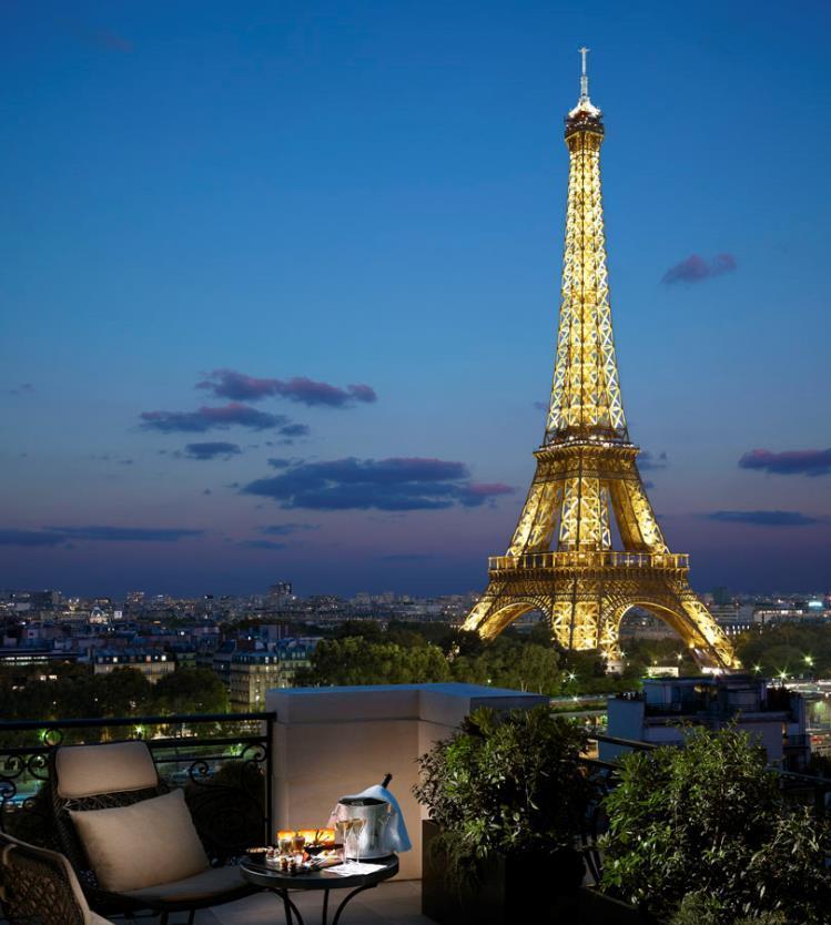 Eiffel Premier Room for a total
