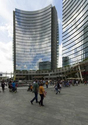 photo: Nazar Leskiw photo: Nazar Leskiw UniCredit Tower Piazza Gae Aulenti 1 20154 Milan These three office towers and their podium are the largest components of Porta Nuova Garibaldi, a mixed-use