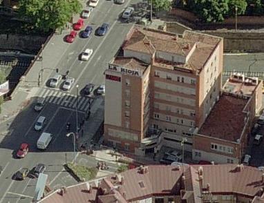Office s La Rioja 74 Vara del Rey St. (Logroño) of 1,577.83 sq m which currently is occupied by La Rioja Diario. It has 3 floors of a building of 9 floors.