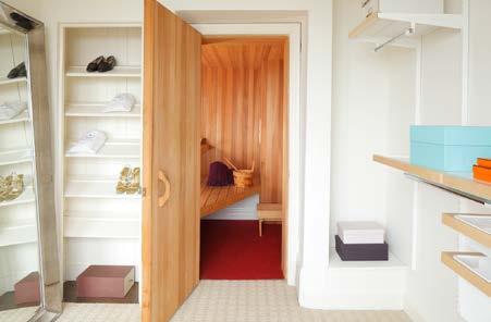 In addition, there is a walk-in closet with access to a sauna.