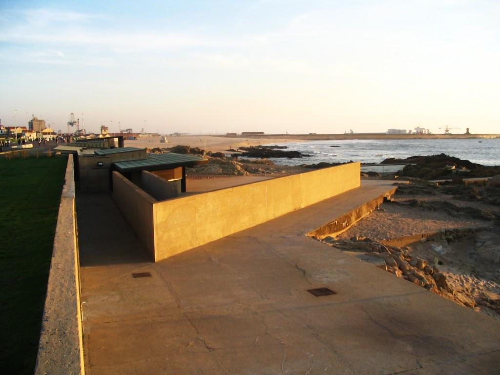 Siza Vieira Joao_Sousa Câmara Municipal de Matosinhos From May to September: Monday to Sunday from 9:00h till 20:00h There are buses coming from the center of Porto By car take the