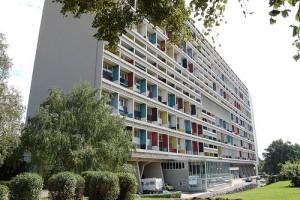 and air to the residents of urban housing The Unité type was most notable for its creation of internal streets and accommodation of social and communal functions: kindergartens, medical facilities,