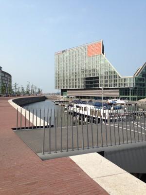 transportation access and the on-water location influenced the design of the sculptural volume Planning of the individual buildings was handed off to Claus en Kaan en for the Palace of Justice, Jan