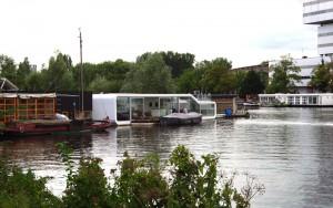 photo: +31ARCHITECTS photo: +31ARCHITECTS Houseboat De Omval Omval 4 1096 AA Amsterdam This watervilla has a wide view over the Amstel The villa has two spacious floors and a sunny roof terrace The