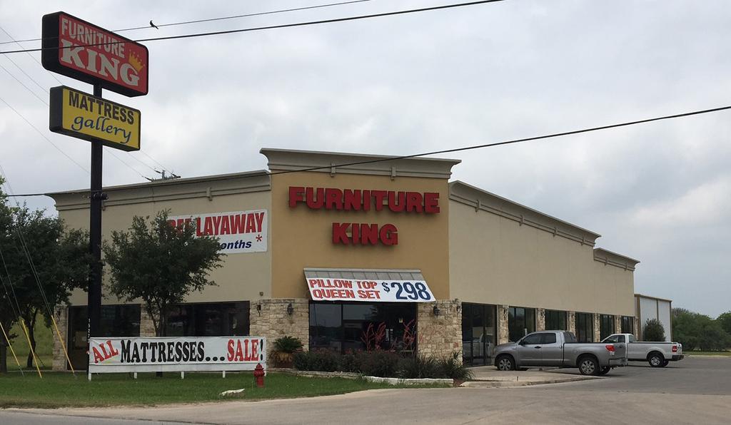 FURNITURE KING BUILDING ON I-35 DO NOT DISTURB AVAILABLE SF: 8,220 SF LEASE RATES: CALL FOR RATES NNN: $4.