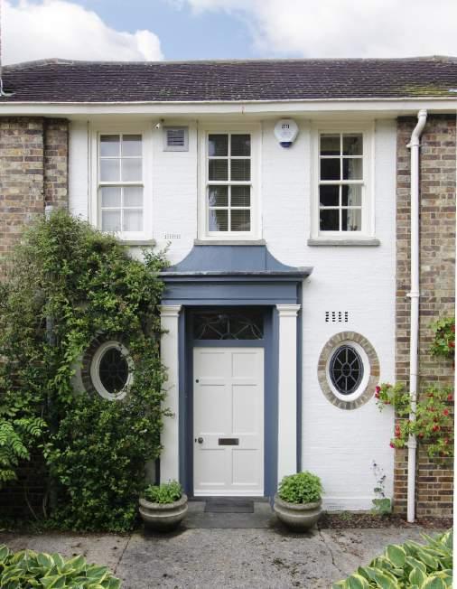29 Storey's Way Cambridge, CB3 0DP An extremely rare opportunity to acquire an impressive Georgian style house designed by the highly acclaimed architect, Baillie Scott, occupying a wonderful,
