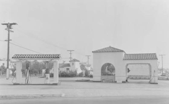 157 1920s: COMMERCIAL Figure 83. Gas Station at Mission and Los Robles, 1930. Source: Huntington Digital Library.