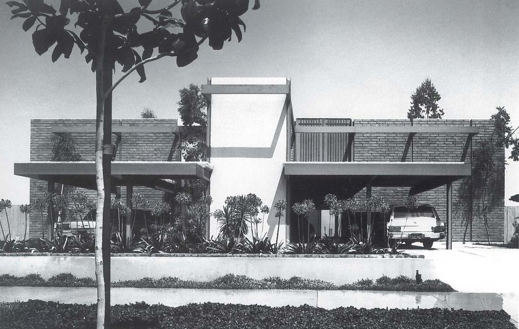 213 MID-20 TH CENTURY: RESIDENTIAL Figure 106. John Andrews Residence, 1964, Buff & Hensman, 1400 Via Del Rey. Photograph, no date; source: Don Hensman and James Steele, Buff and Hensman.