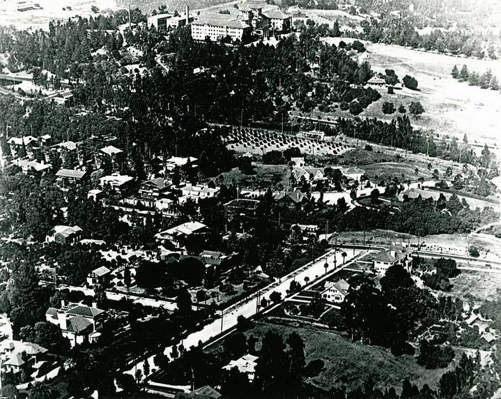 52 HISTORIC CONTEXT: OVERVIEW Figure 9. Aerial view of South Pasadena, Fairview and Buena Vista in the foreground. Photograph 1926; source: South Pasadena Public Library.