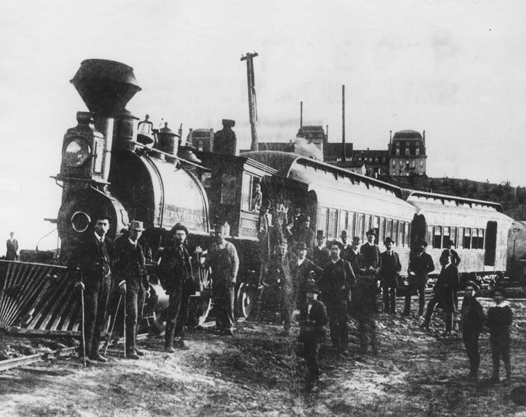 64 TOWN SETTLEMENT & LATE 19 TH CENTURY The Los Angeles & San Gabriel Valley railroad arrived in South Pasadena in November, 1885, supplanting the former stagecoach line and linking South Pasadena to