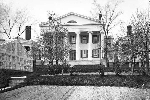 last owner William Rodman Partnership in 1988. The John Avery Parker Mansion built in 1834 (New Bedford Whaling Museum Photo). 8.