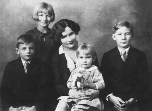 From left; Edwin, Joy, Alice, Mary and Douglas Jr He married, in Wheaton near Chicago 6/2/1915, Alice Finch Wanzer.
