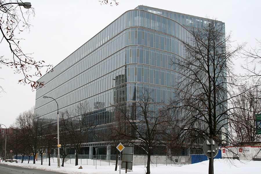 Green Corner office complex was built at the corner of Chlodna and Wronia streets in Warsaw's Wola district, the lease area of offices is 27 000 square metre.