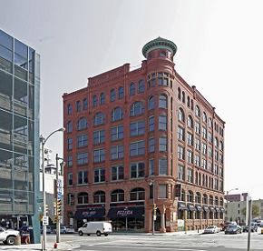 RECENT SALES RECENT SALES Downtown Milwaukee Value-Add Opportunity 804 North Milwaukee Street Milwaukee, WI 53202 Offering Price: $1,700,000 Rentable SF: 48,886 Percent Down: 100% Year Built: 1984