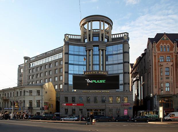 Trading-office complex Regent Hall Vladimirsky Prospect, 21 Regent Hall represents an eight-floor building. The total area of it is 11 700 sq.m. The building was designed in the neoclassical style.