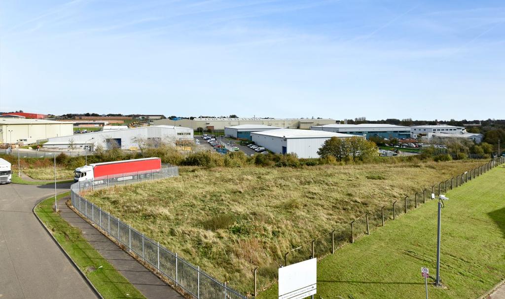 Expansion land 1 Fiennes Road DESCRIPTION The property comprises a modern purpose built manufacturing and warehouse unit, built in the mid-1990s.