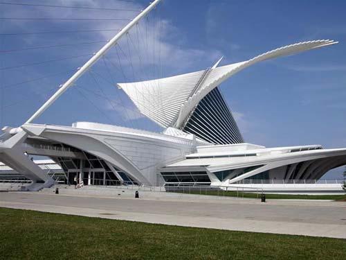 Income Range: Intern: $42,000 Project Manager: $55,000 Architect: $70,000 Principal (Owner): $115,000 Milwaukee Art Museum by Santiago Calatrava Between July 2009 and November 2009, employment at