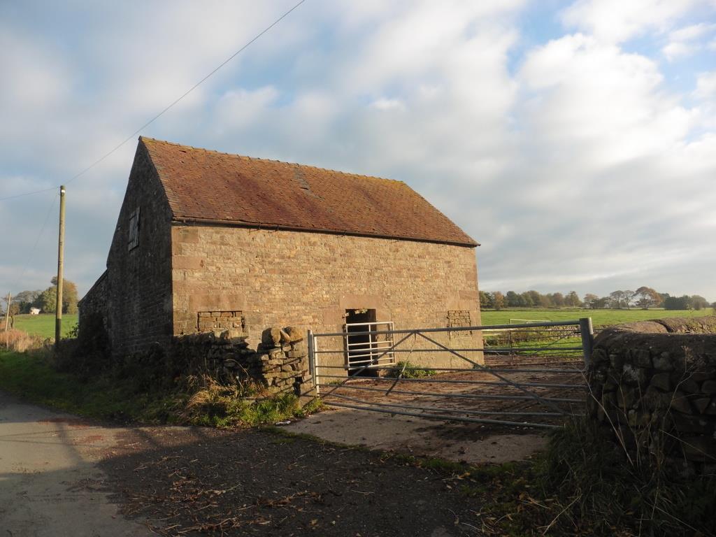 Draft Details Only these details may be subject to alteration FOR SALE BY PRIVATE TREATY (subject to contract) The Barn Benty Grange Lane Winkhill, Leek, Staffordshire, ST13 7PU Rare Opportunity to
