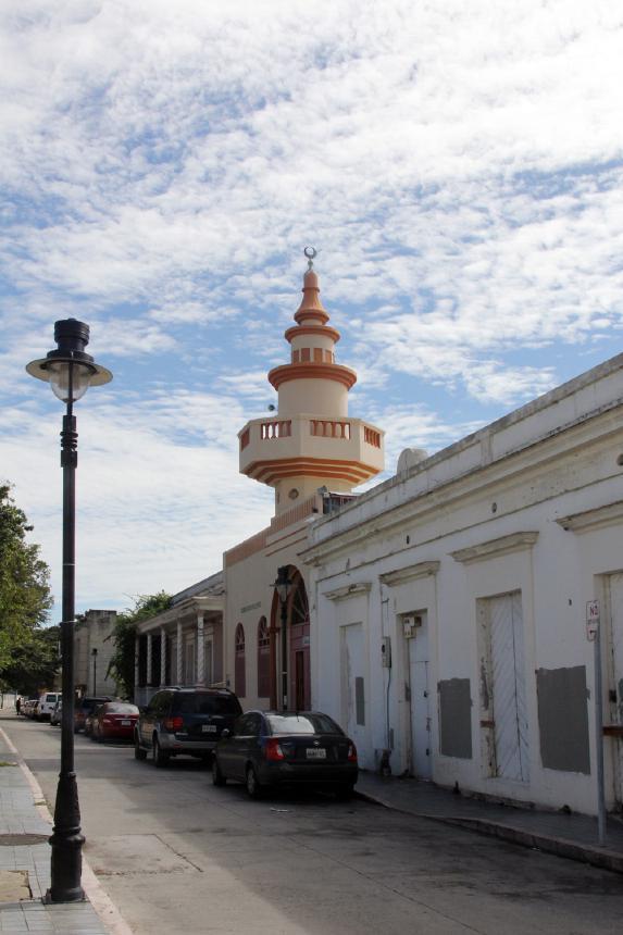 Mezquitas de Puerto Rico (Ponce), 2014 Pile and kilim prayer rug 114 x 172 cm Alia Farid.
