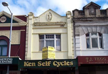 This commercial building is located on the western side of Elizabeth Street, and is one of a group of early twentieth century commercial buildings.