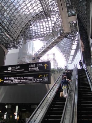meters from east to west, it exhibits many characteristics of futurism, with a slightly irregular cubic facade of plate glass over a steel frame The station's large main hall with its exposed steel