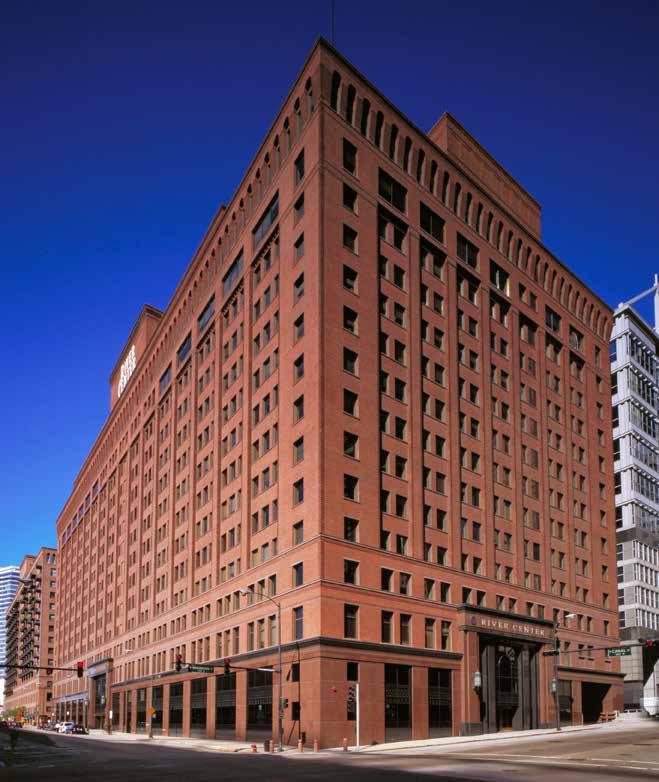 Property Details Building Features > 16-story 860,000 SF tech hub office building in the West Loop > Renovated building with rooftop, amenity floor, fitness center, valet