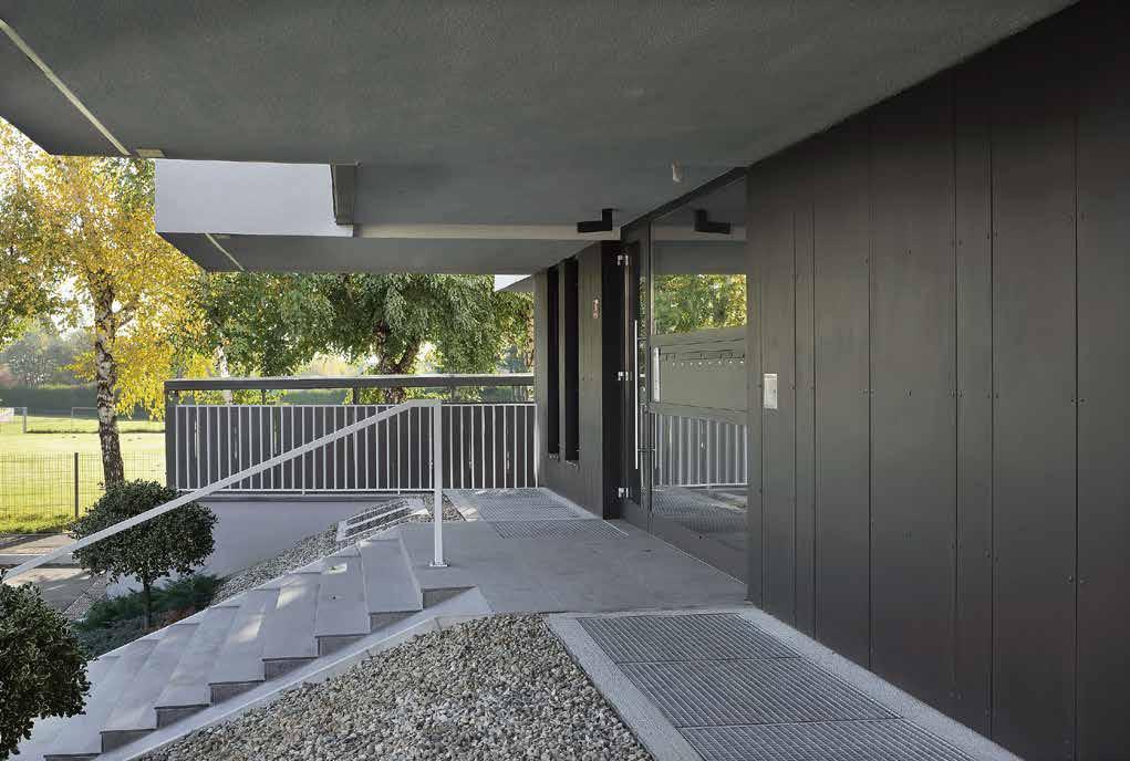 Slovenia Accentuated entrance The two Habakuk residential buildings are based on a modern design approach with the guiding principles of quality of living, energy efficiency, and an efficient mix of