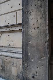 Architectures of Memory Post-1989 Berlin 102 Gilda Gross Figure 2.4. Bullet holes on the exterior of the Neues Museum, c.