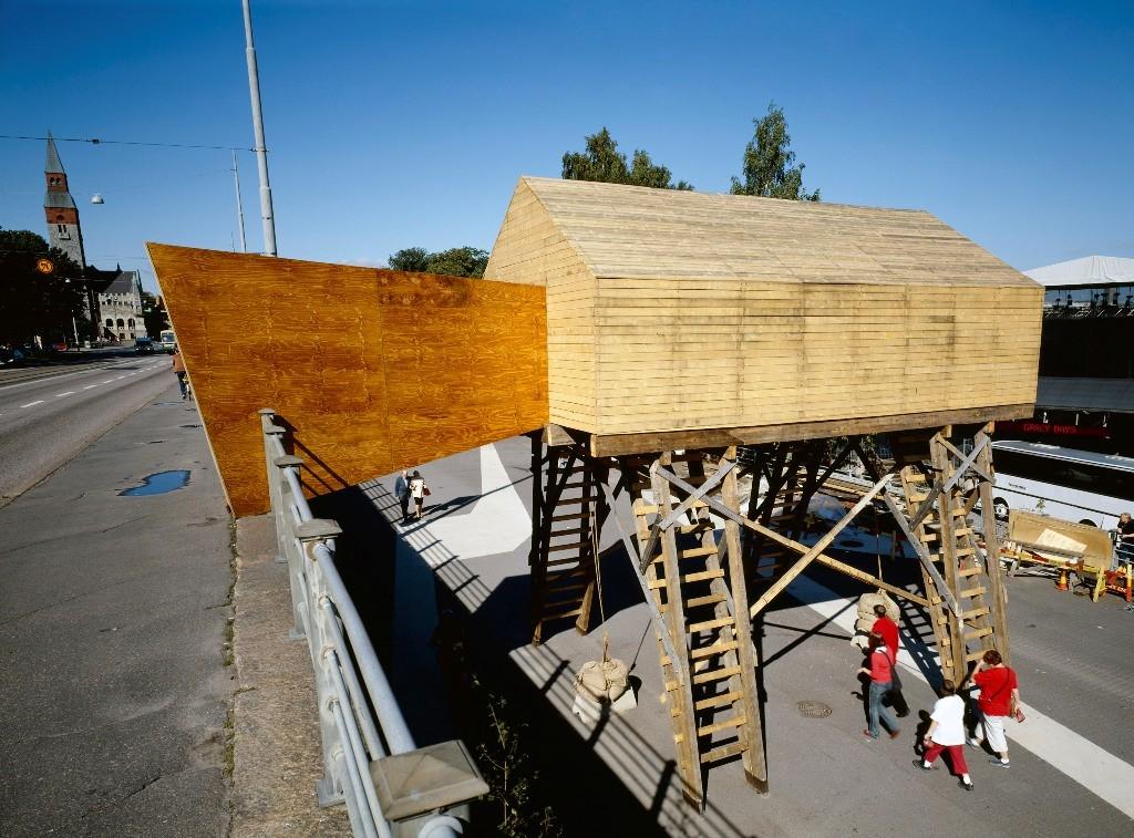 the Public Attic a team from the Bauhaus University, consisting of Christian Edlinger, Dirk Schultz and Daniel Guishardt, was essential The attic was demolished after the festival photo: