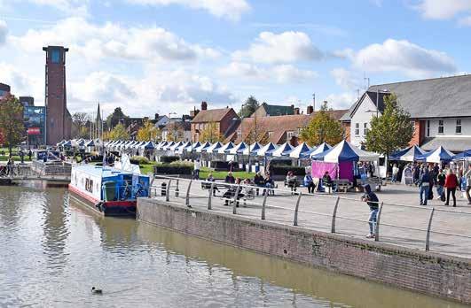 LOCATION Stratford-upon-Avon is an affluent and attractive market town located 8 miles to the west of Warwick and 22 miles south east of Birmingham.