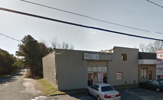 heat. Some warehouse space also available. Covered over garage door entrance in rear. Tenant responsible for 86% of R.E.tax. & utilities. Mario Vigliotta (63)76-940 Direct Dial mvigliotta@cbcli.