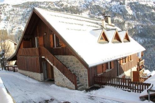 Chalet La Fedora Vaujany It is into a 00 years old barn that the 6 apartments of La Fedora were built.