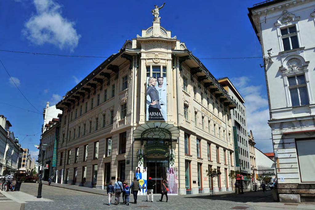 URBANC HOUSE (Prešeren Square 4b; Friedrich Sigismundt, 1903) On an elite location in town, the merchant Felix Urbanc ordered the first modern department store to be built in Ljubljana,