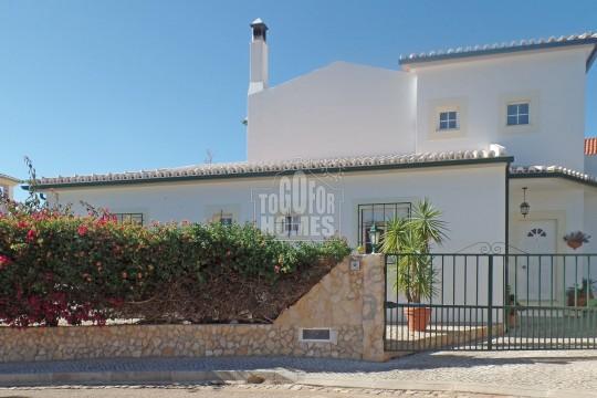 South-facing 3 bedroom Villa with pool, north of Alvor, West Algarve VILLA IN MEXILHOEIRA GRANDE ref. LG976 312.