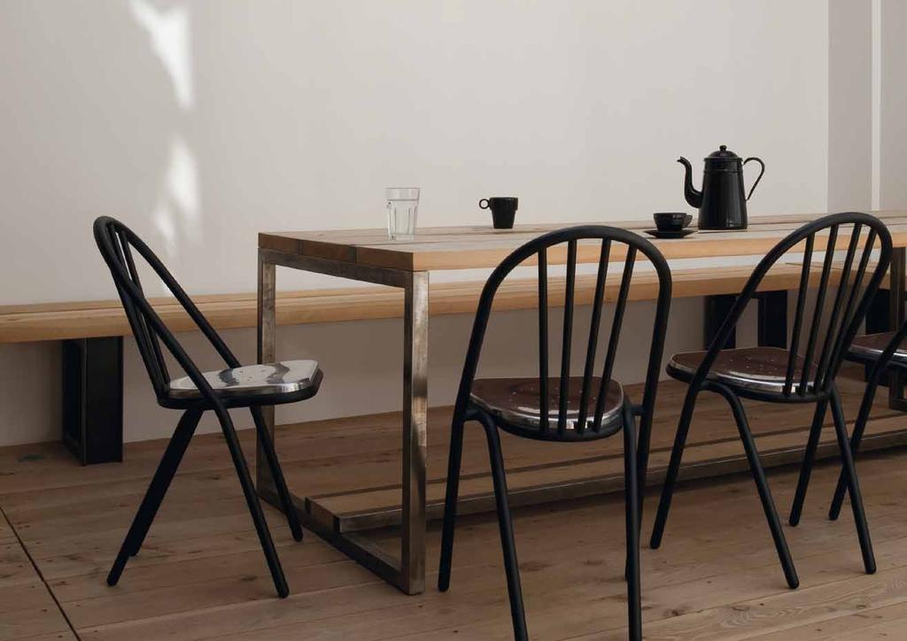 La chaise SURPIL confortable, robuste, légère, empilable et élegante L histoire du mobilier SURPIL et de la Société des meubles superposables est d abord celle d un inventeur français Julien-Henri