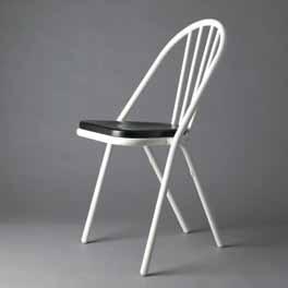 bois massif, noir mat Seat: plywood and solid wood, black satin Sitz: urnier- und Vollholz, schwarz matt Sedile: impiallacciature e legno massicio,