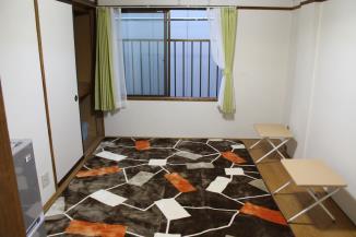 (occupied area) Room Facility: Air conditioner, table,