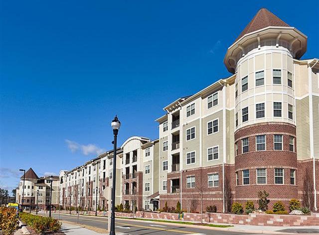 RALEIGH MULTIFAMILY Market Analysis Summer 2017 Contacts Paul Fiorilla Associate Director of Research Paul.Fiorilla@Yardi.com (800) 866-1124 x5764 Jack Kern Director of Research and Publications Jack.